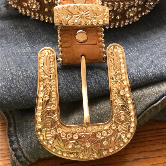 Angel Ranch Women’s Rhinestone Faux Gator Belt